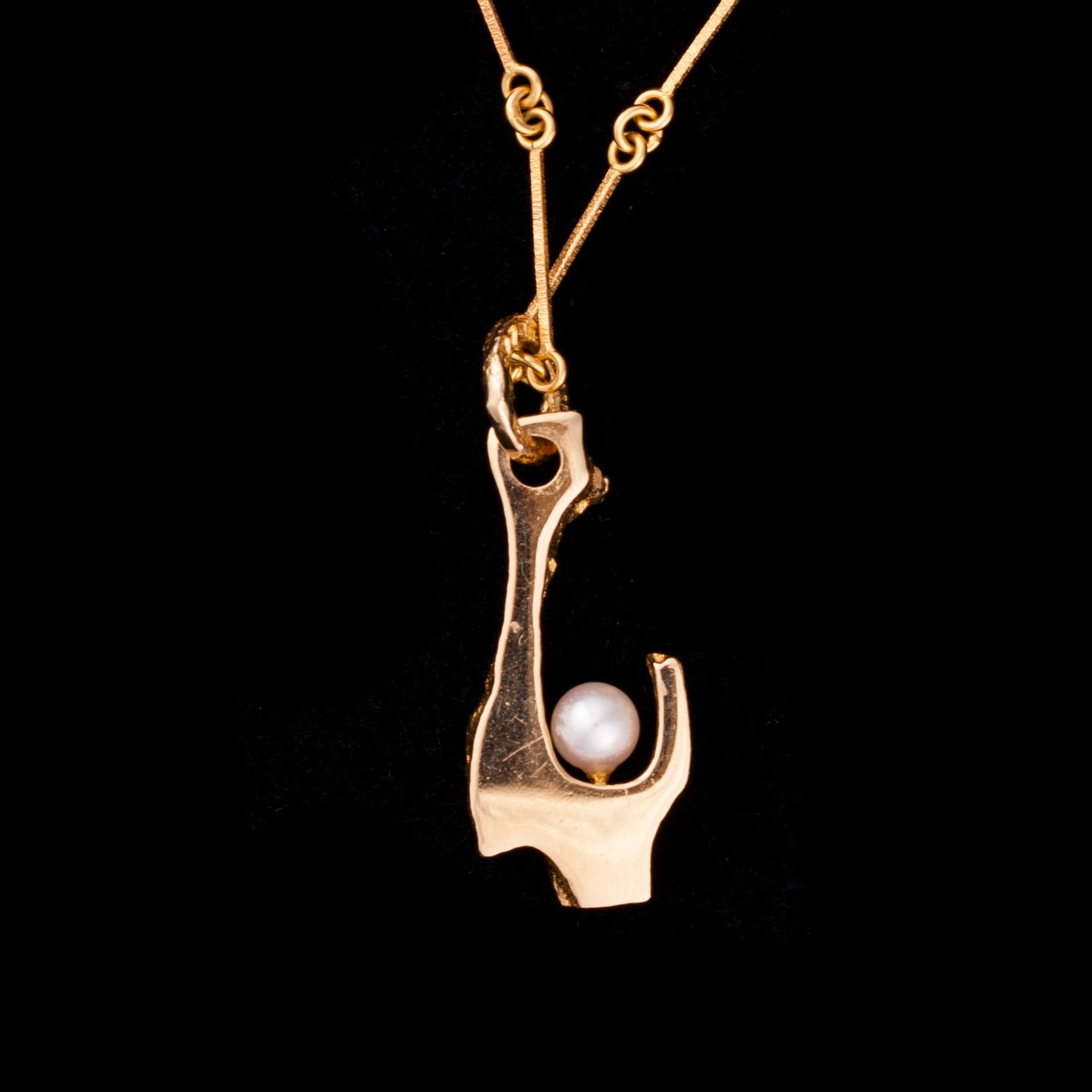 HÄNGSMYCKE, "Lähteellä" 18K guld och pärla, Björn Weckström Lapponia 1984. Vikt ca 6,9 g.