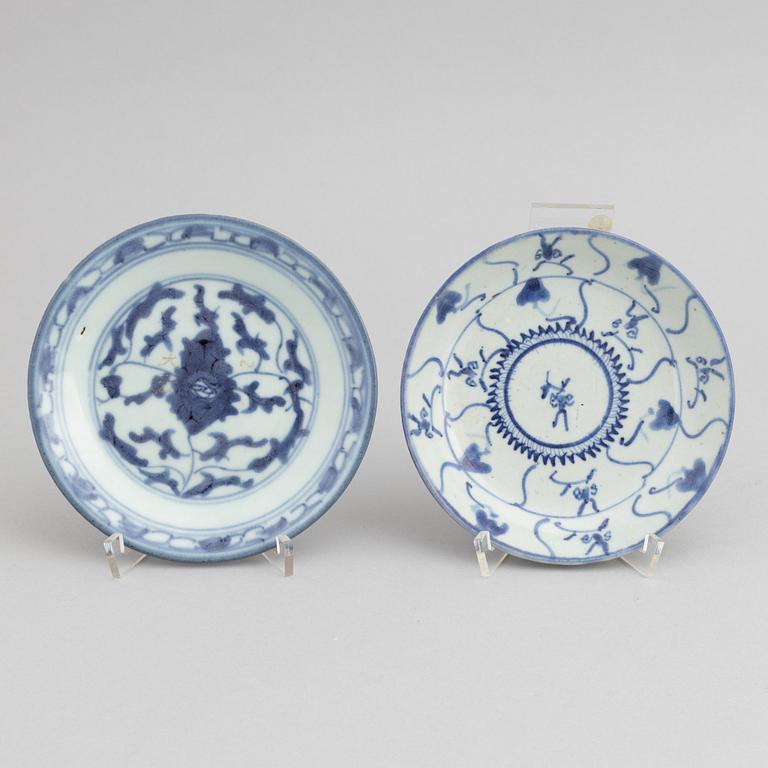 Skål samt 6 assietter, Mingstil, porslin, Kina, Qingdynastin, 1800-tal.