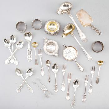 SAMLING SILVERFÖREMÅL, 25 delar, 1800-/1900-tal. Total vikt ca 610 gram.