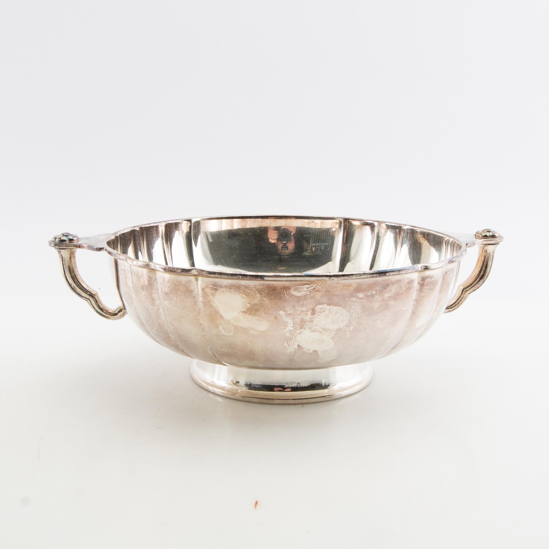 Cake stand and bowl, silver plate, first half of the 20th century.