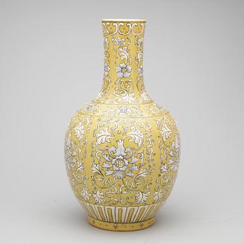 VAS, porslin, Kina, 1900-tal.
