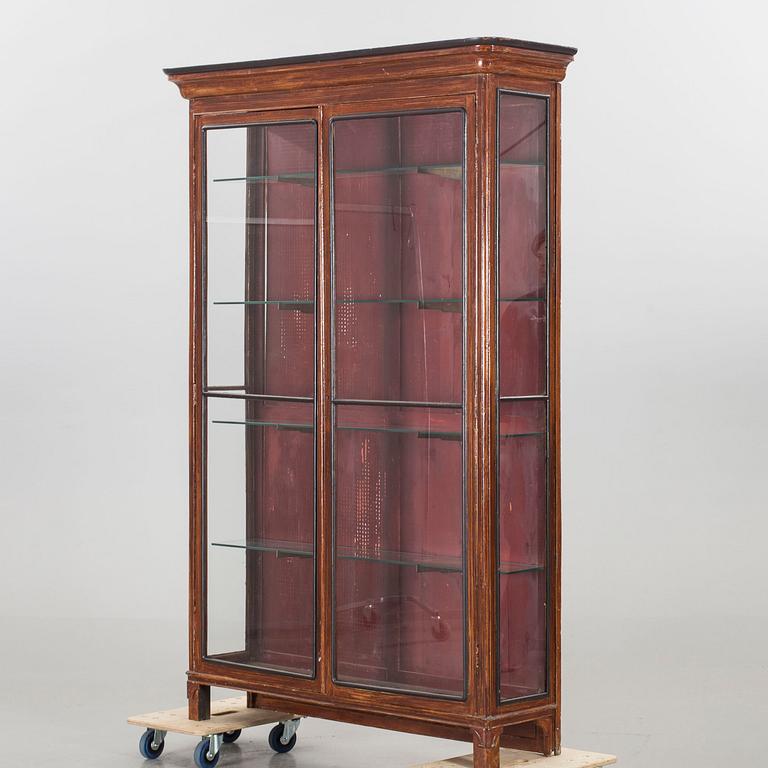 A pair of early 20th century cabinets.