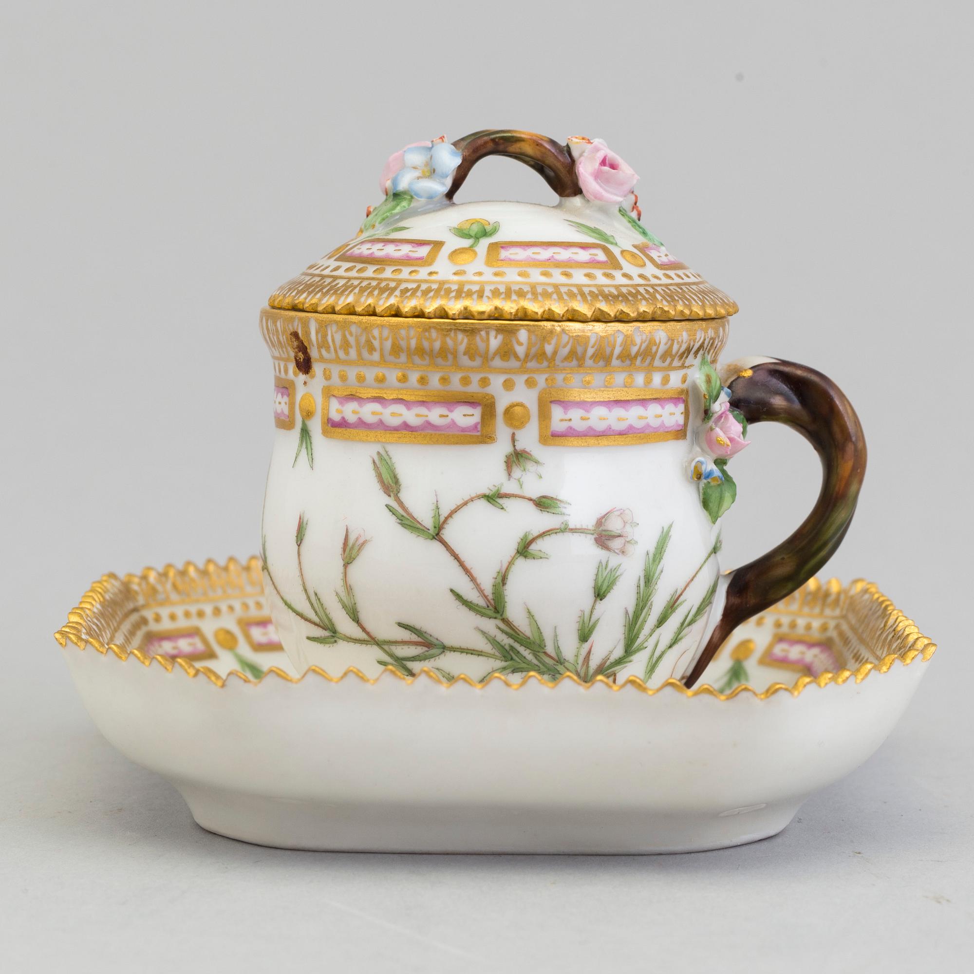 A Royal Copenhagen 'Flora Danica' custard cup with lid and plate model #3514 and #3515.