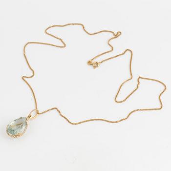 PENDANT, 18K gold with a pear-shaped aquamarine and diamonds.