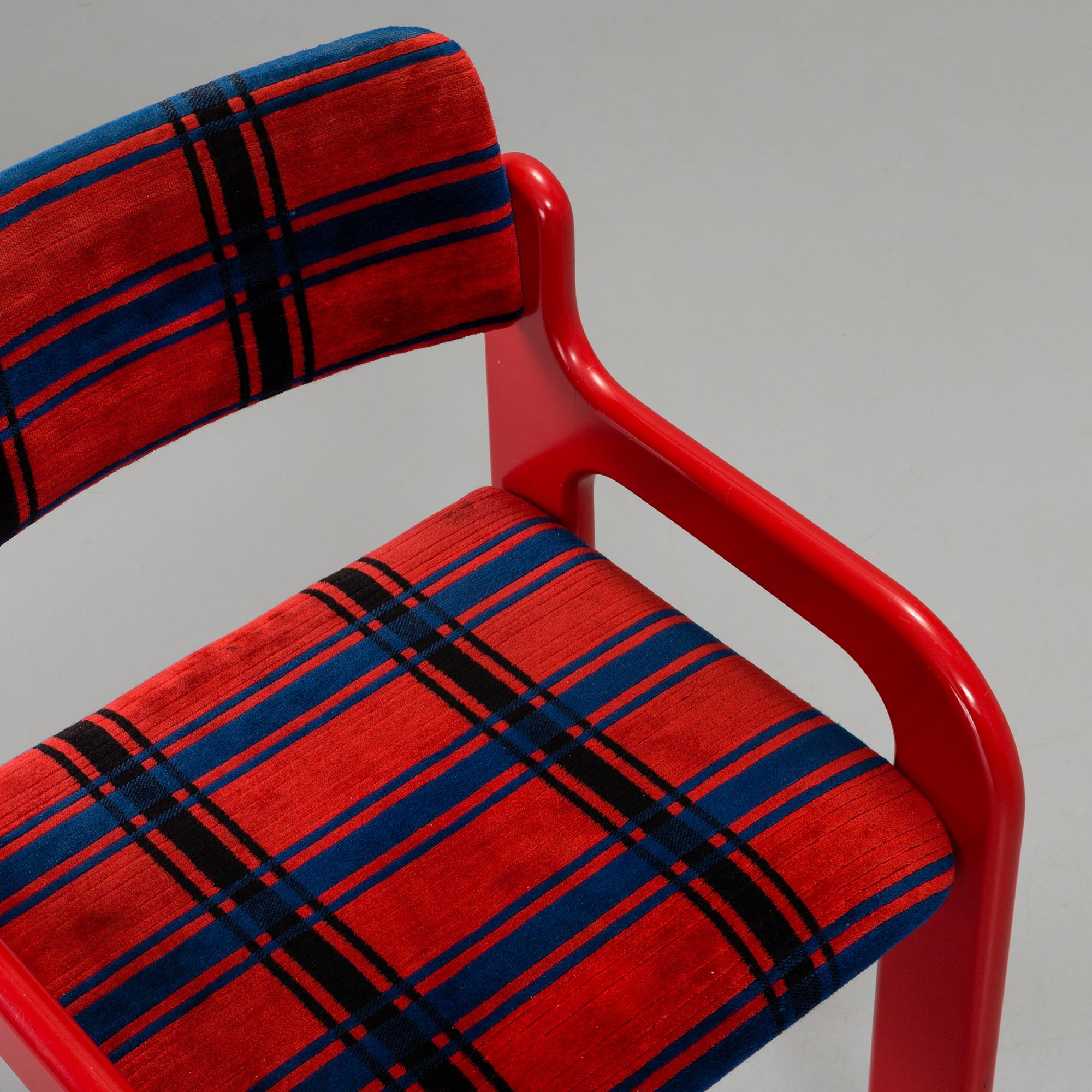 A table and six chairs 'Flamingo' by Eero Aarnio, Asko, Finland.