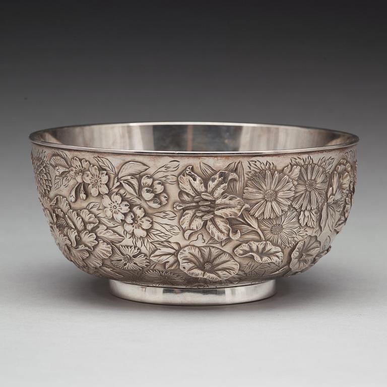 A Japanese silver bowl, early 20th Century.