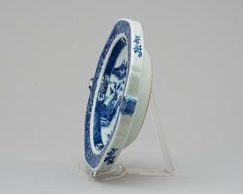 A blue and white hot water dish, Qing dynasty, Qianlong (1736-95).