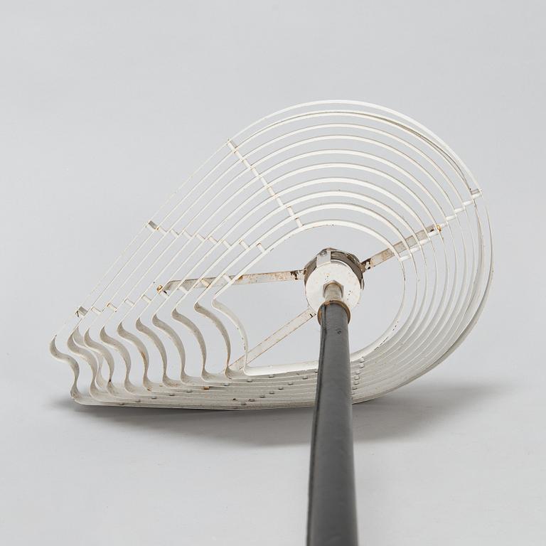 Alvar Aalto, 'Angel wing'  floor light model A 805, manufactured by Valaisinpaja Oy, late 20th century.