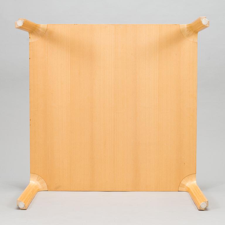 Alvar Aalto, soffbord, MX800B, Artek. Modellen formgiven år 1954.