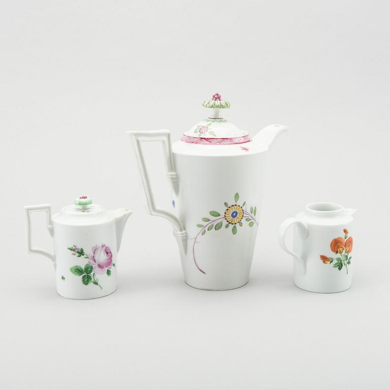 A set of three Meissen porcelain pots 18/19th century.