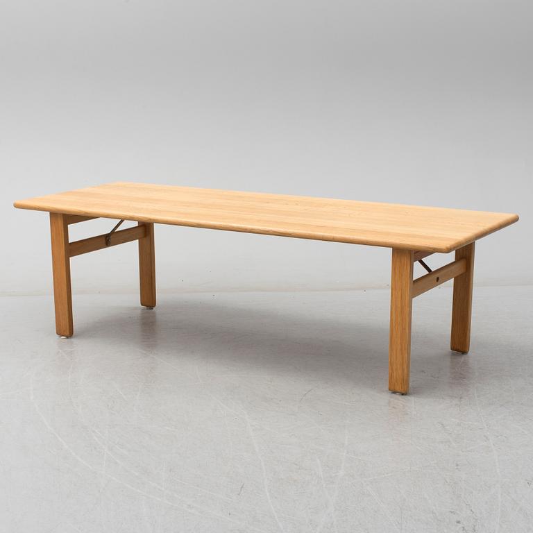 A1906s oak coffee table by Börge Mogensen, Fredericia Stolefabrik, Denmark.