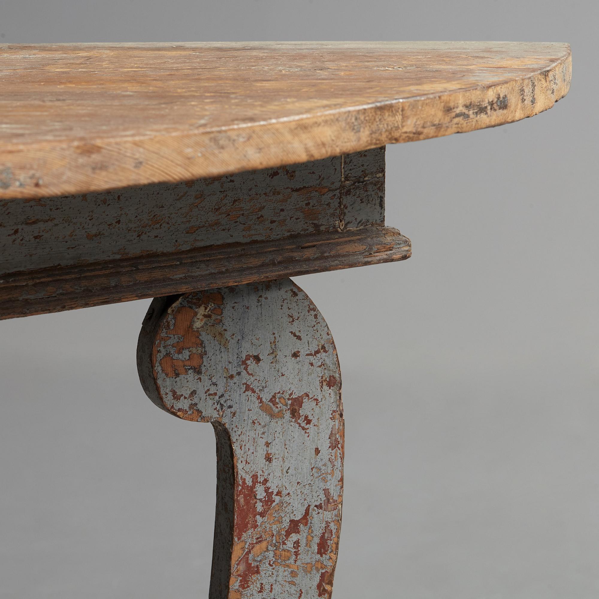 A Swedish Baroque table. Early 18th century.