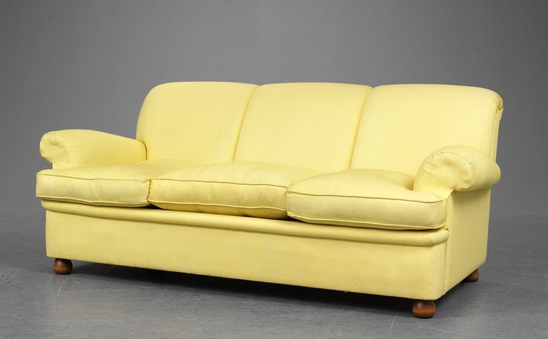 A Josef Frank sofa, Firma Svenskt Tenn.