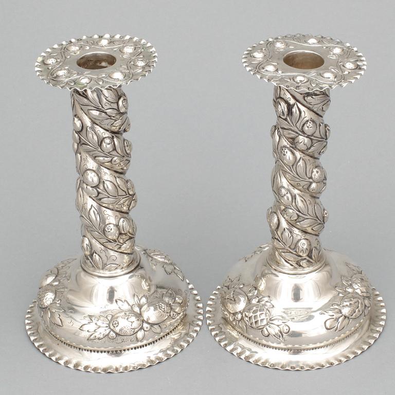 LJUSSTAKAR, ett par, silver, 1900-talets första hälft. Vikt ca 440 gram.