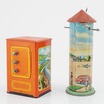 Fourteen tin toys, including Yonezawa, Japan, 20th Century.