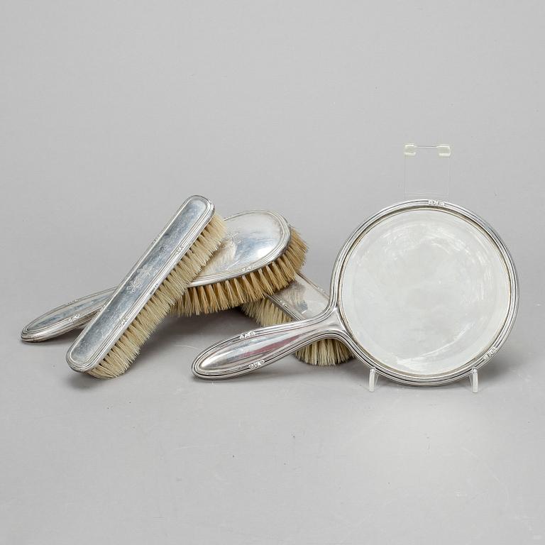 TOILETTEUPPSÄTTNING, 4 delar, silver, Tyskland, sannolikt 1910-20-tal.