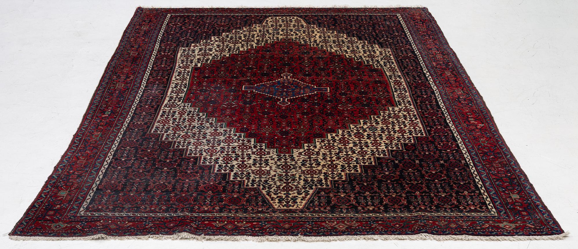 Matta, Senneh ca 330 x 205 cm.