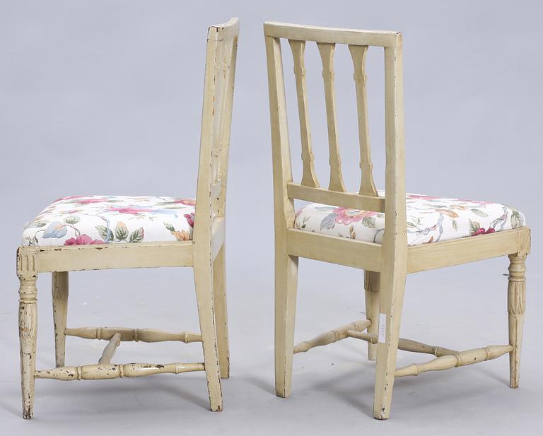 STOLAR ett par, sengustavianska, 1700-talets slut.