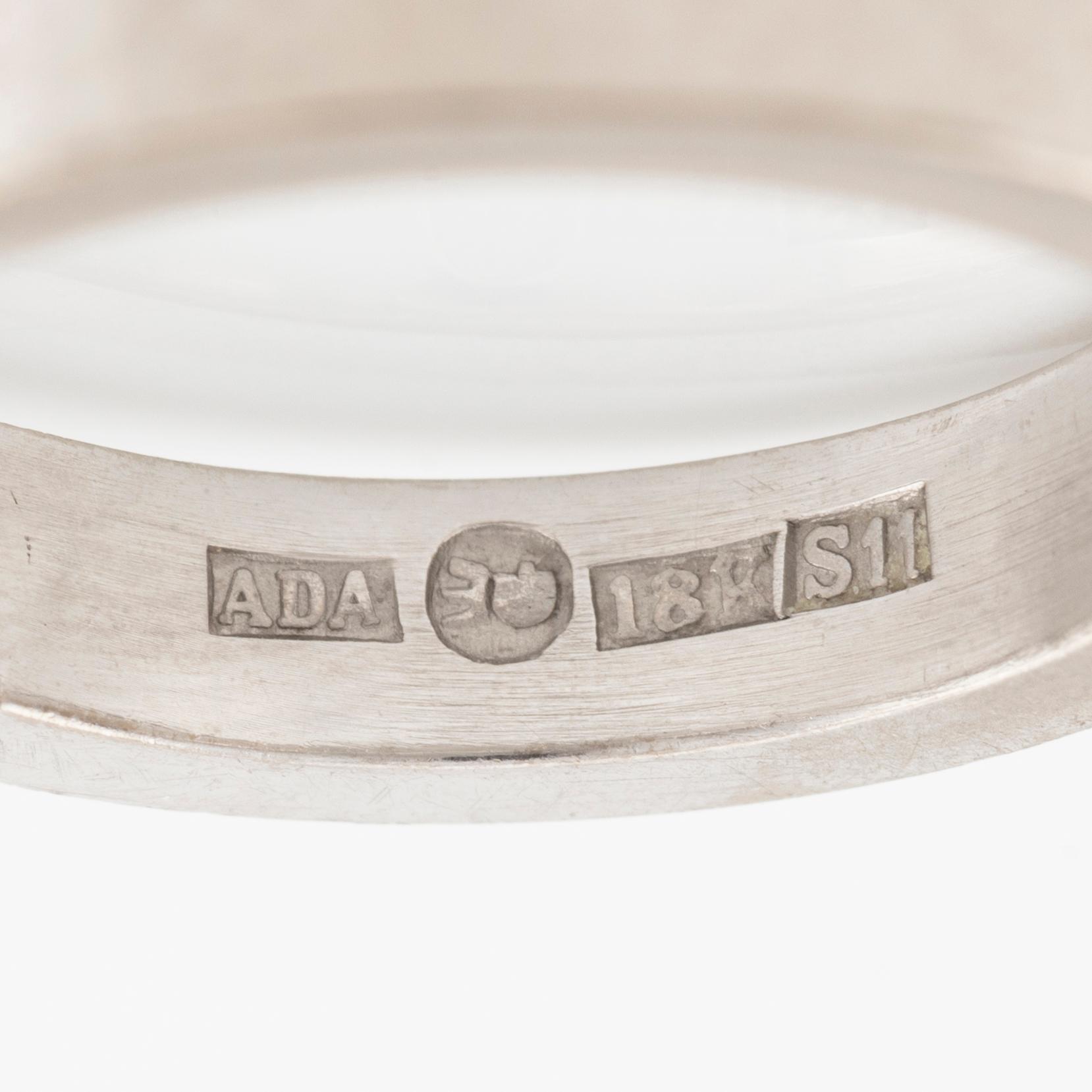 Ring in 18K white gold with a round brilliant-cut diamond.