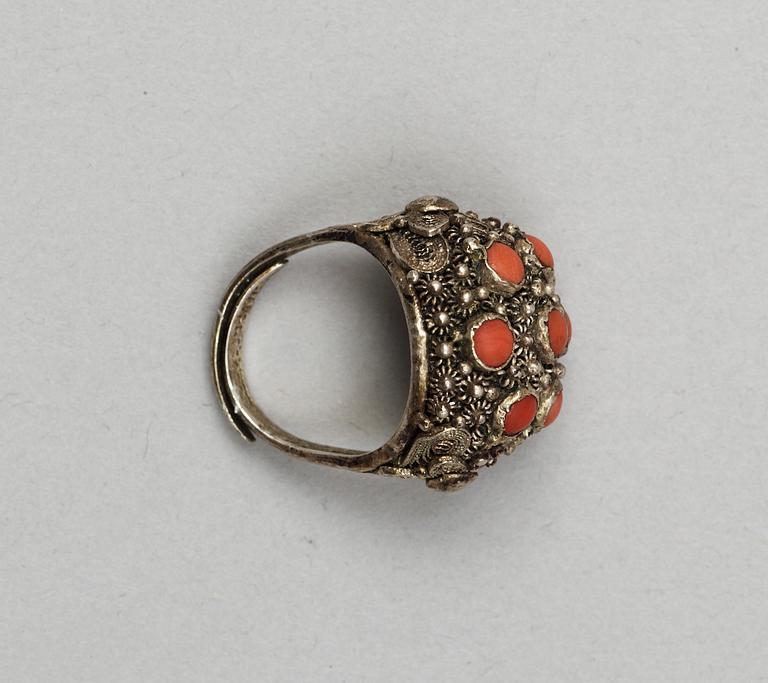 A set of two enamelled decoration elements and a ring, late Qing dynasty.