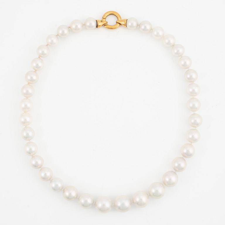 Necklace, with cultured South Sea pearls, clasp 18K gold.