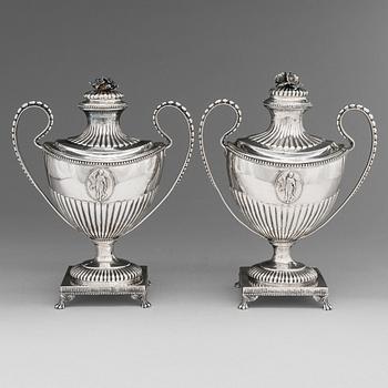 Sockerskålar, ett par, silver, gustavianska, Daniel Elfboms änka, Gävle 1795.