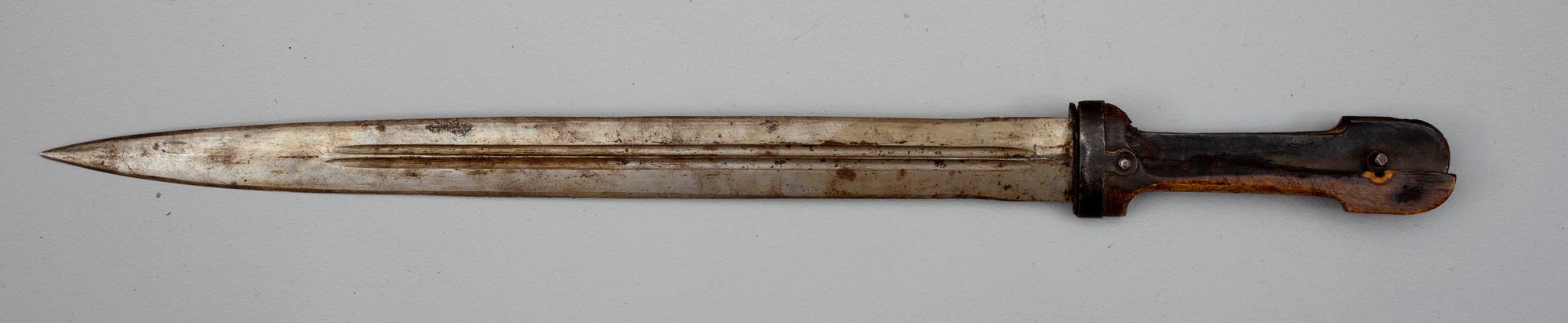 DRÄKTVÄRJA, BAJONETT  samt KINDJAL, möjligen Tyskland/Ryssland 1800-tal samt 1900-taltes början.