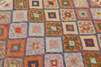 Kilim, classic design carpet, 337 x 244 cm.
