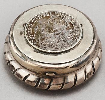 SKÅL samt DOSA, silver, bl.a. T. Eldh, 1900-talets början. Tot ca 180 g.