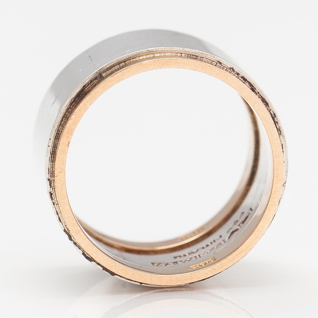 Pekka Piekäinen, ring, sterlingsilver och 14K guld. Auran kultaseppä. Åbo 1976.