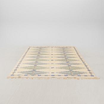 Irma Kronlund, matta röllakan signerad  KLH IK ca 308x228 cm.