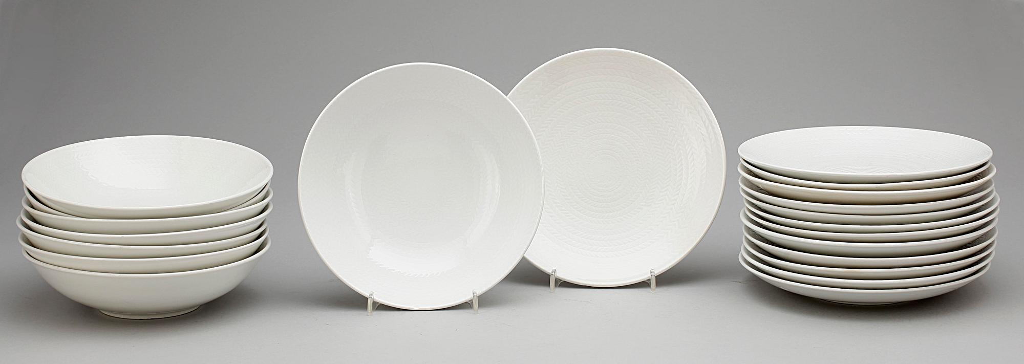 MATSERVISDELAR, 21 delar, flintgods, "Blå Eld", Herta Bengtsson, Rörstrand, 1900-talets andra hälft.