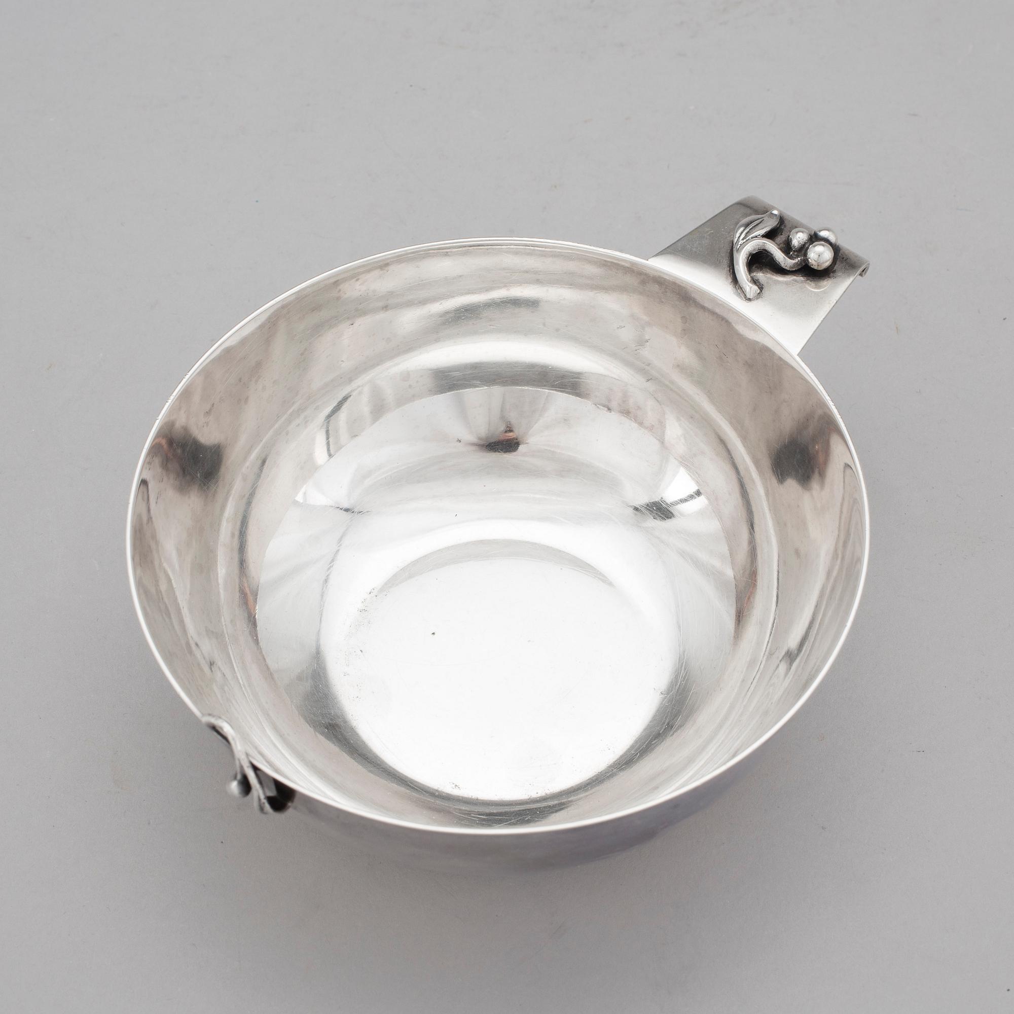 CG HALLBERG, Stockholm 1940, skål. Silver. Vikt ca 186 gram.