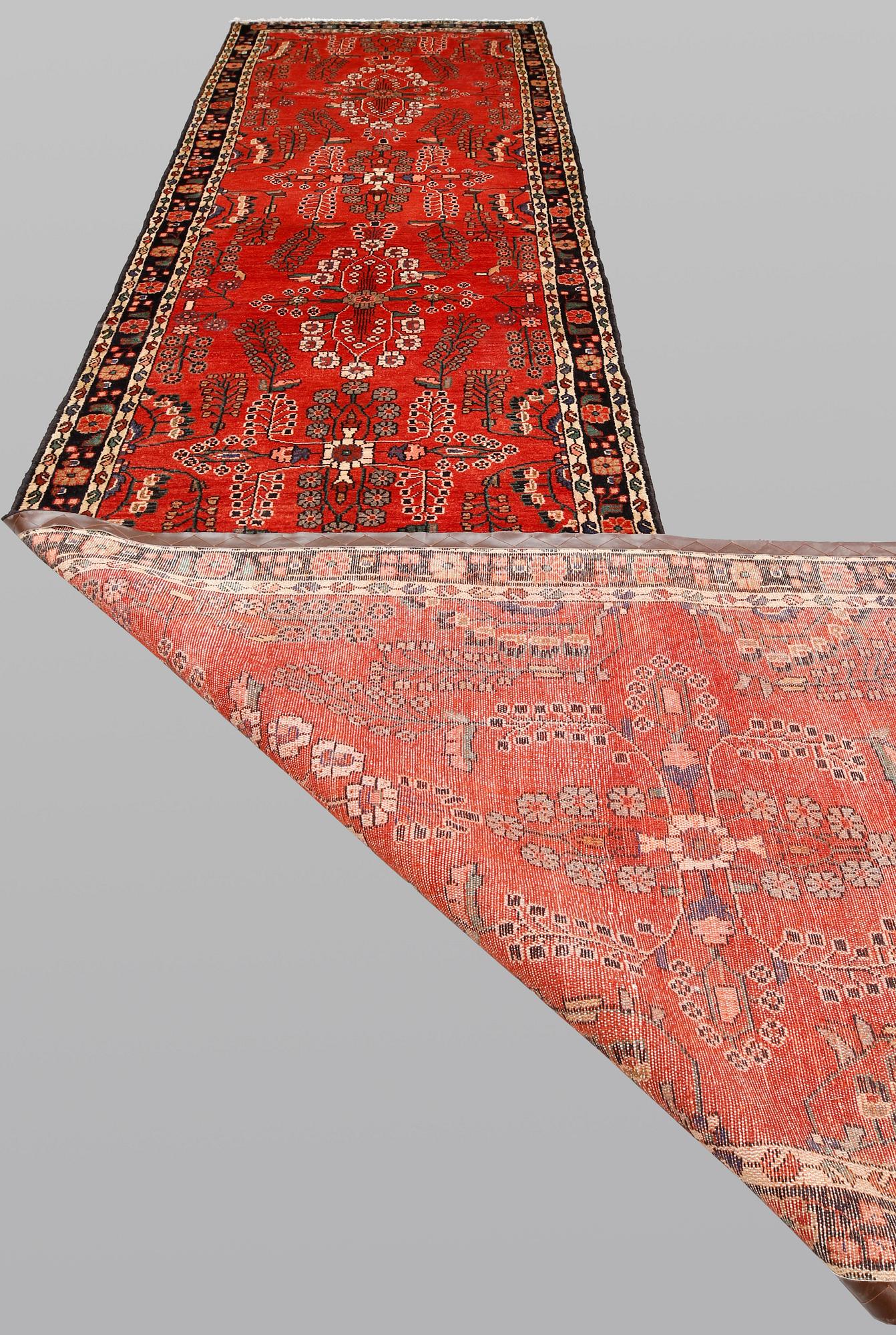 Gallerimatta, Hamadan, ca 578 x 120 cm.