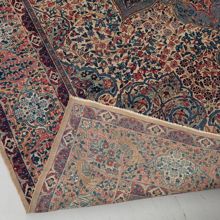 Rug, Kirman, figural, 297 x 217 cm, first half of the 20th century.