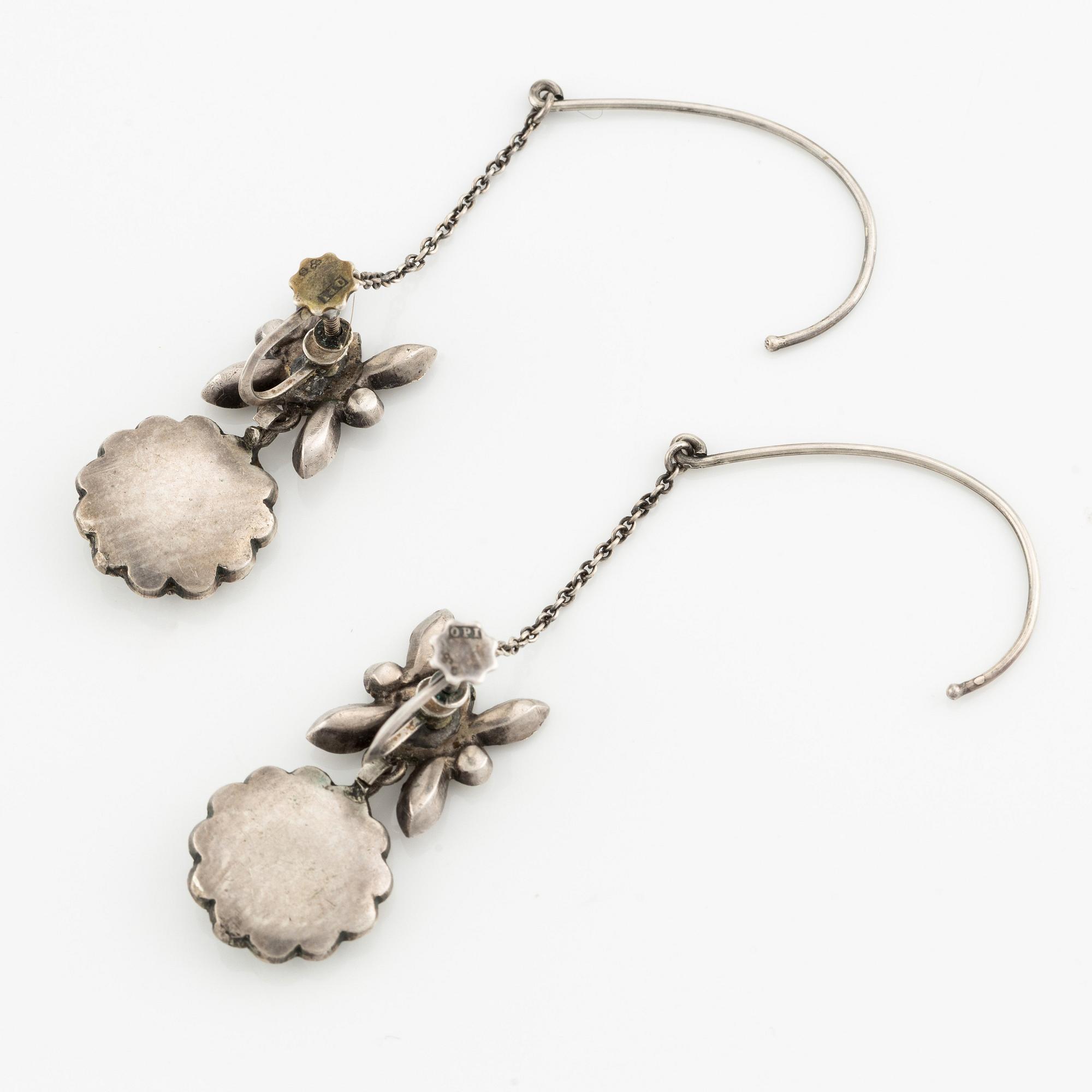 Diadem och ett par örhängen silver med paste, 1800-tal.