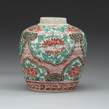 A Transitional wucai jar, 17th Century.