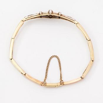 A 14K gold bracelet with old-cut and rose-cut diamonds ca. 1.00 ct in total. St. Petersburg, turn of the 20th century.