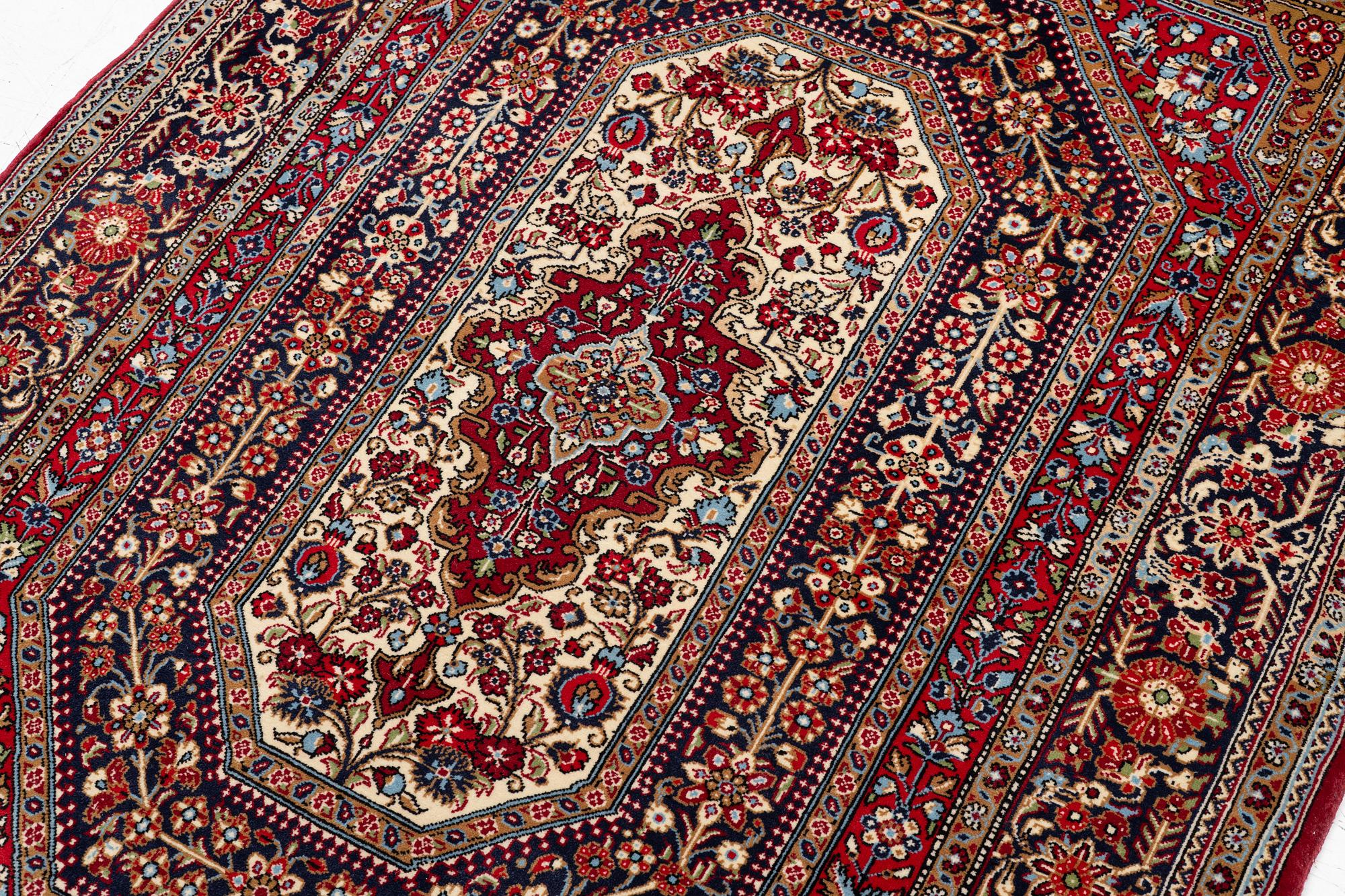Ghom carpet, approx. 155 x 106 cm.