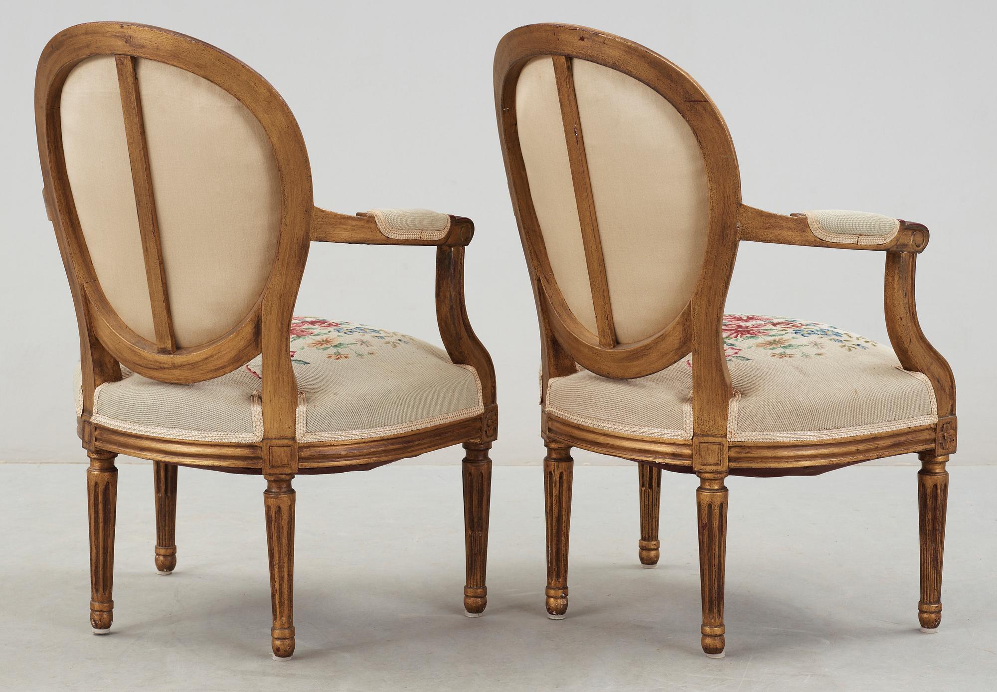 KARMSTOLAR, ett par, gustaviansk stil, 1900-talets mitt.