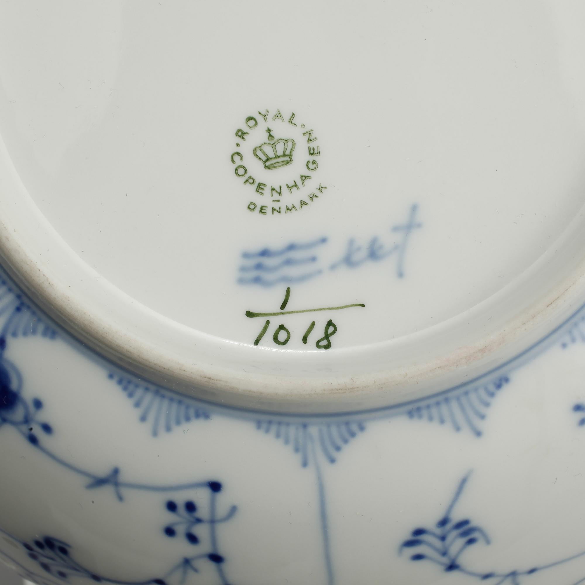 SERVISDELAR, 26 delar, porslin, "Musselmalet", Royal Copenhagen, 1900-talets andra hälft.