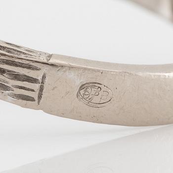 Ring 18K white gold with a cultured pearl.