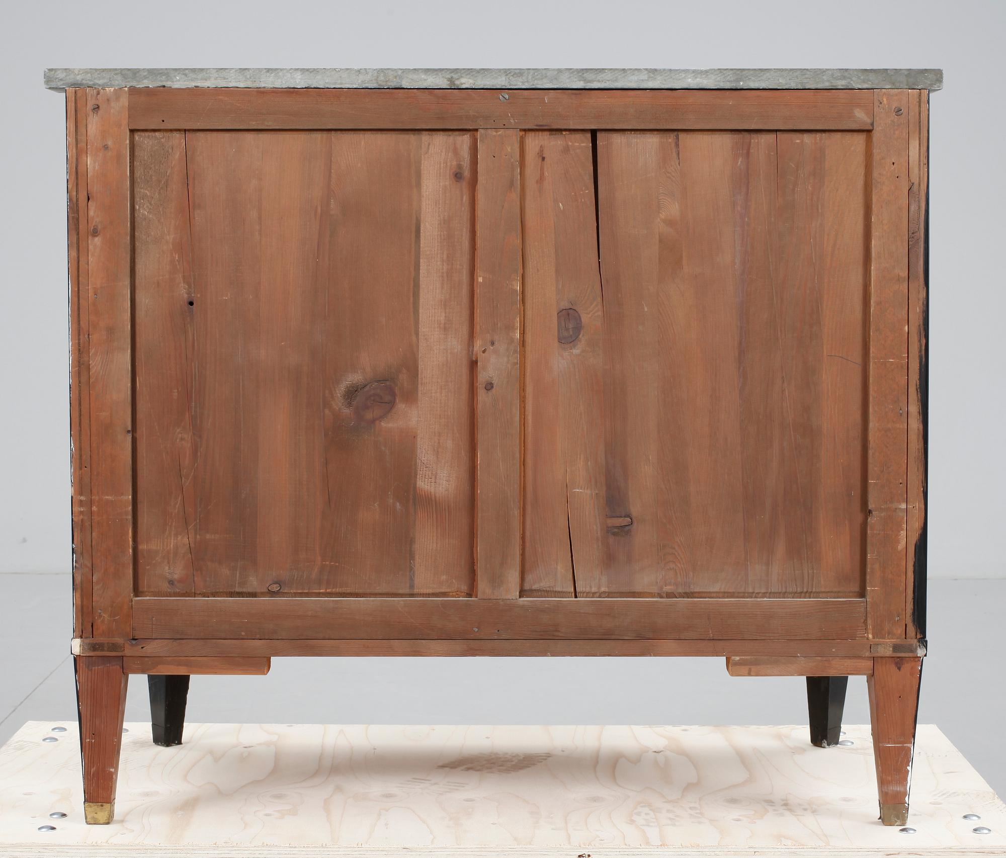 BYRÅ, sengustaviansk stil, tidigt 1900-tal.