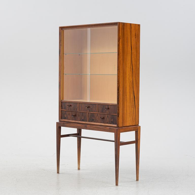 Svante Skogh, vitrinskåp, "Cortina", Seffle Möbelfabrik, formgivet omkring 1956.