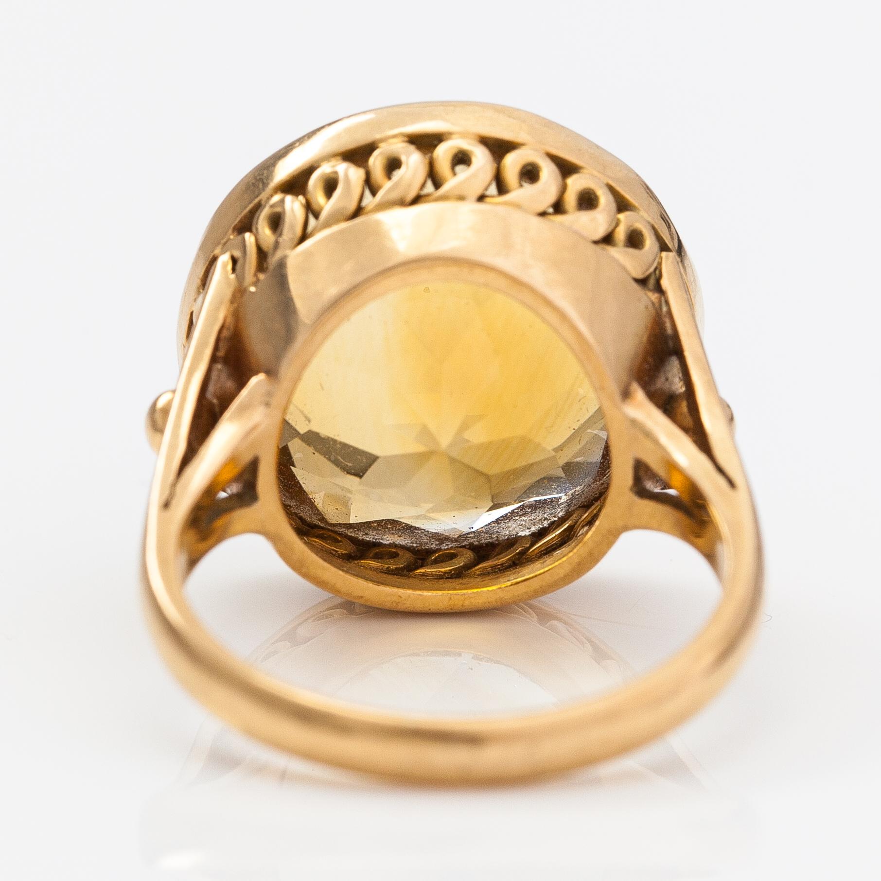 An 18K gold ring with a citrine. E.P. Alholinna, Helsinki 1957.