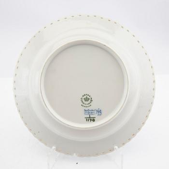 Royal Copenhagen, djupa tallrikar, 14 st, porslin, "Musselmalet helblonde", Danmark.