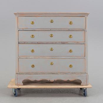 A early 1800s chest of drawers.