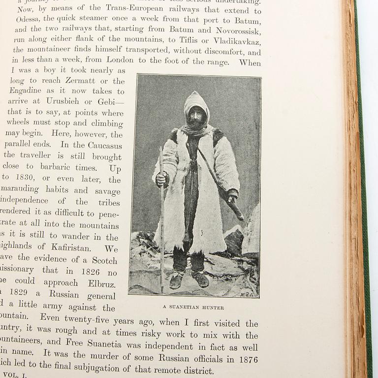Freshfield, Douglas W.: The Exploration of the Caucasus. Förstaupplaga 1896. 2 band. Fotograf Vittorio Sella.