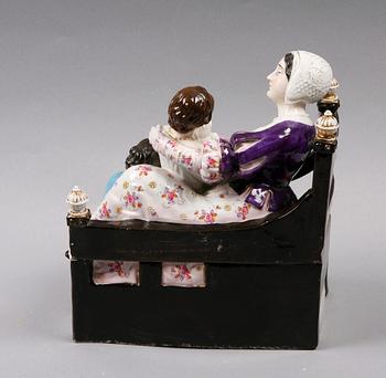 SKRIVSTÄLL, porslin, 1800-talets andra hälft.
