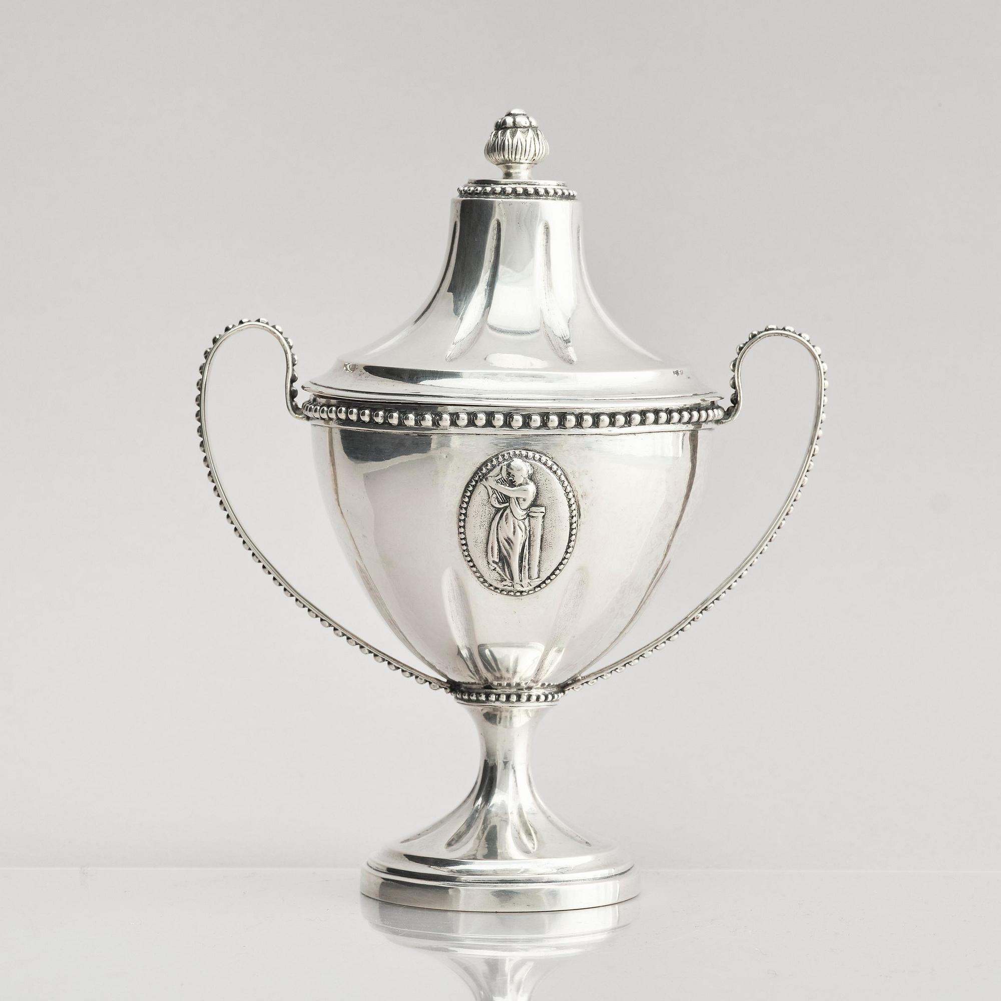 A Swedish 18th century silver sugerbowl with lid, mark of Erik Ernander, Uppsala 1791.